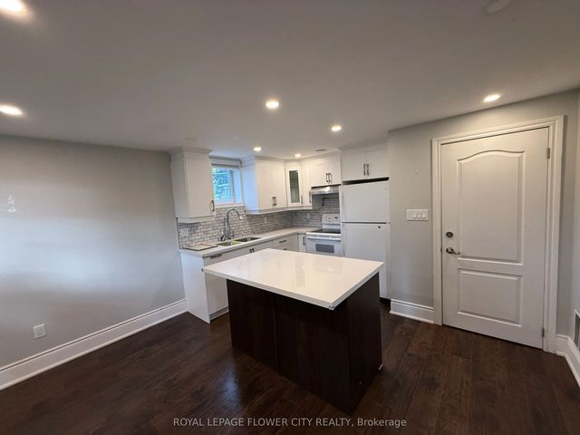 66 Ikley Road, Toronto W05