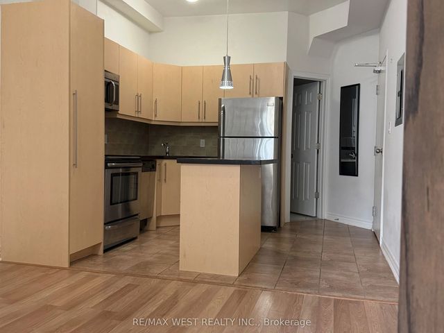 1090a Bloor Street W Upper Unit, Toronto W02
