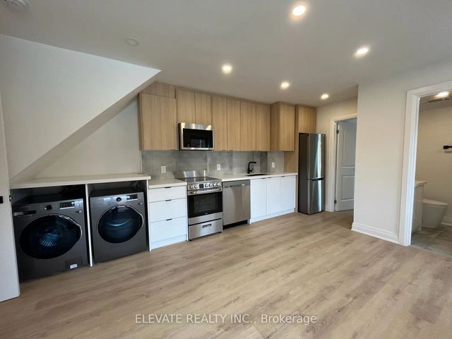 38 Lightbourn Avenue, Toronto W02