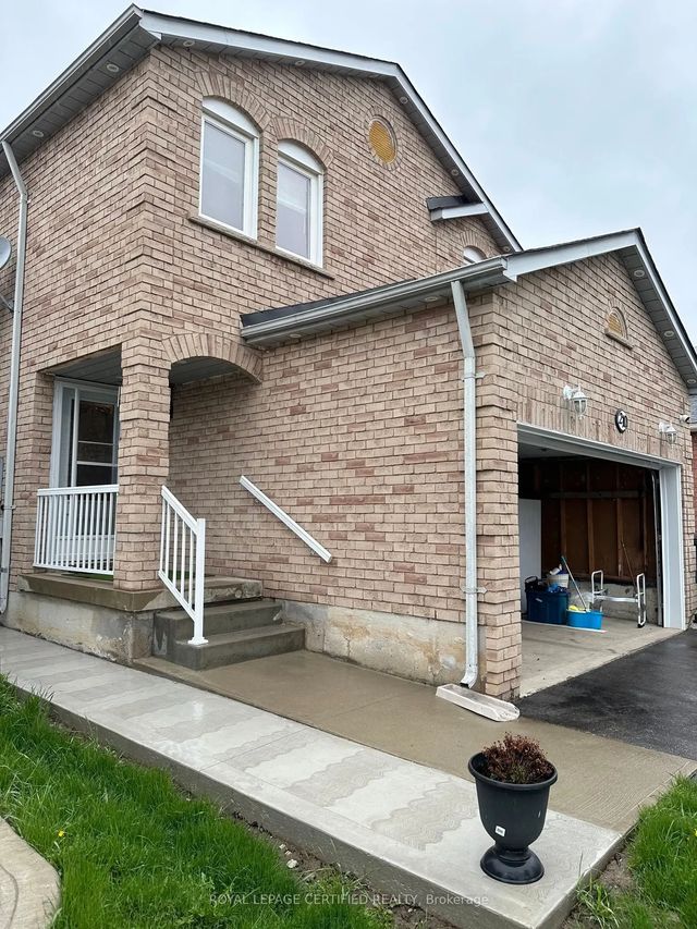 210 Ecclestone Drive Main, Brampton