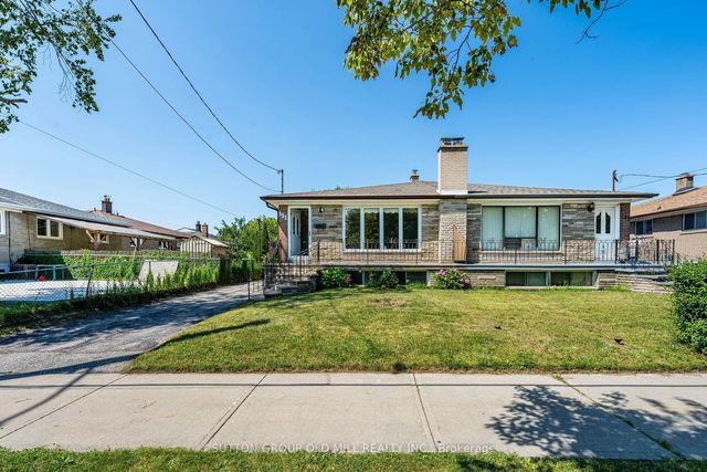 151 Lanyard Road, Toronto W05