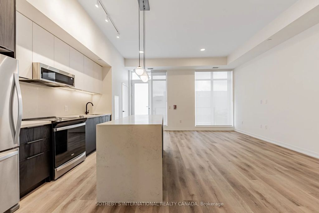 31 York Garden Way 104, Toronto W04