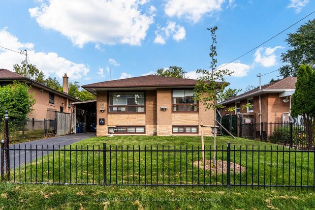 27 Nipissing Drive, Toronto W08