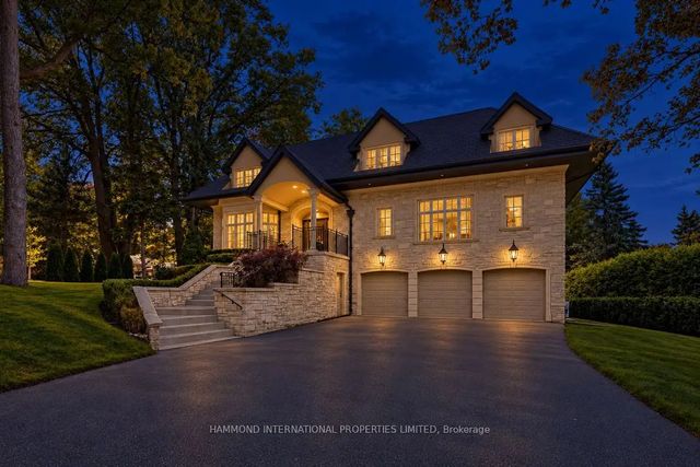 8 Country Club Drive, Toronto W08