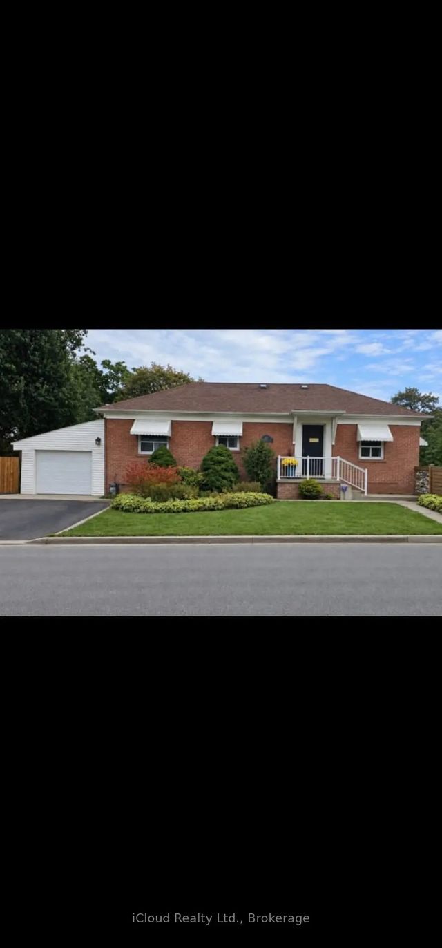 27 Inchcliffe Crescent Upper, Toronto W09