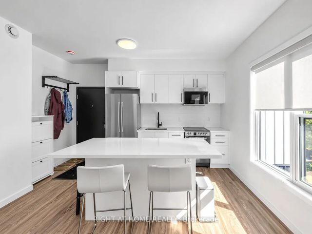 148 Glenlake Avenue 9, Toronto W02
