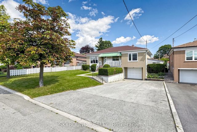 13 Liscombe Road, Toronto W04