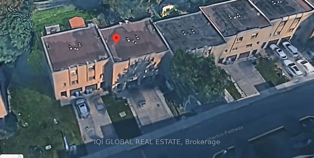 189 Lotherton Pathway W 75, Toronto W04