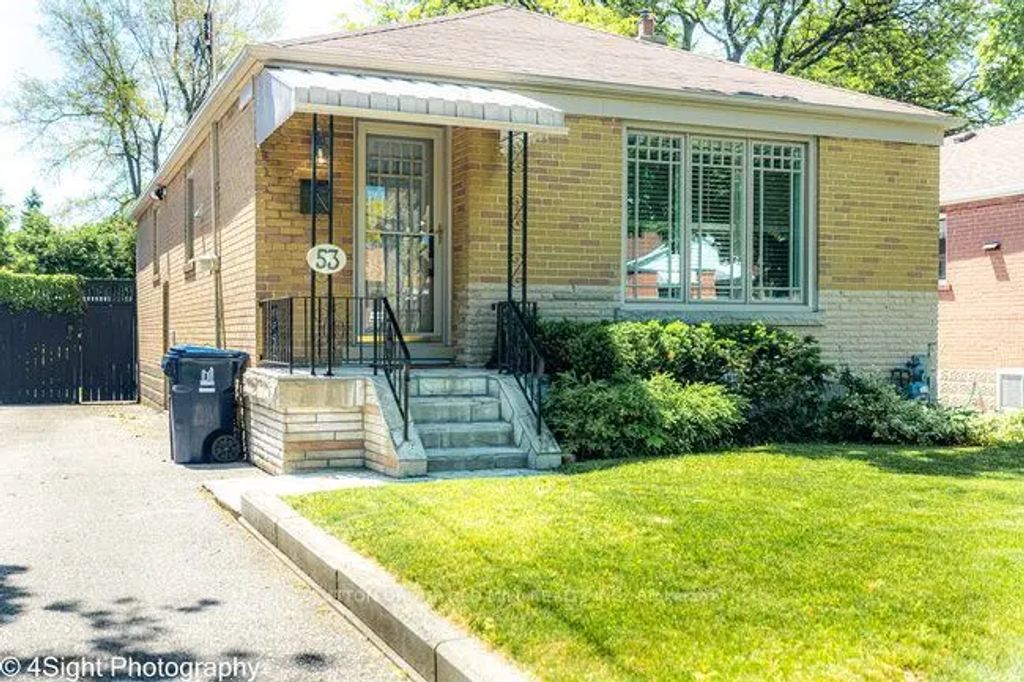 53 Savona Drive, Toronto W06