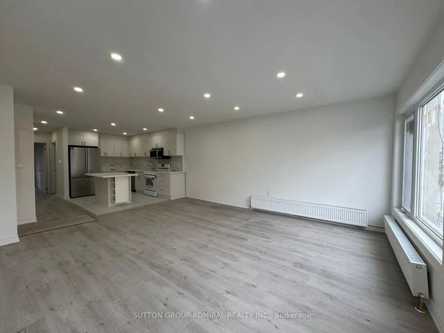 2986a Dufferin Street Upper, Toronto W04