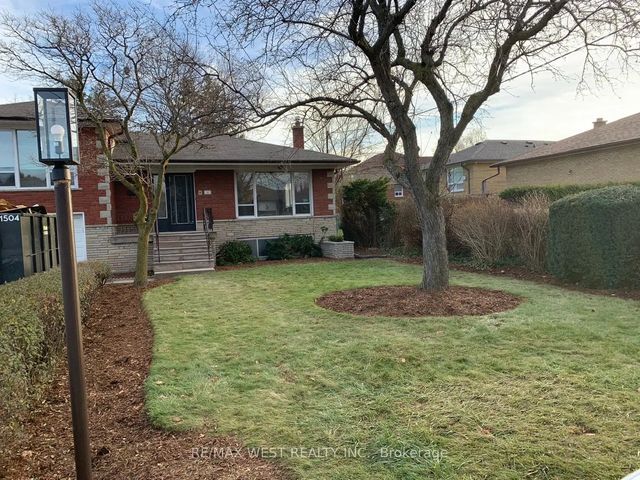 35 Lilywood Road Main, Toronto W04