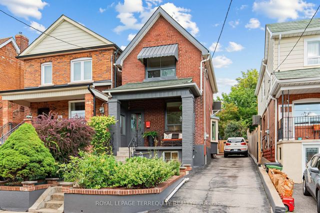211 Blackthorn Avenue, Toronto W03