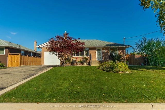 24 Aura Lea Boulevard, Toronto W05