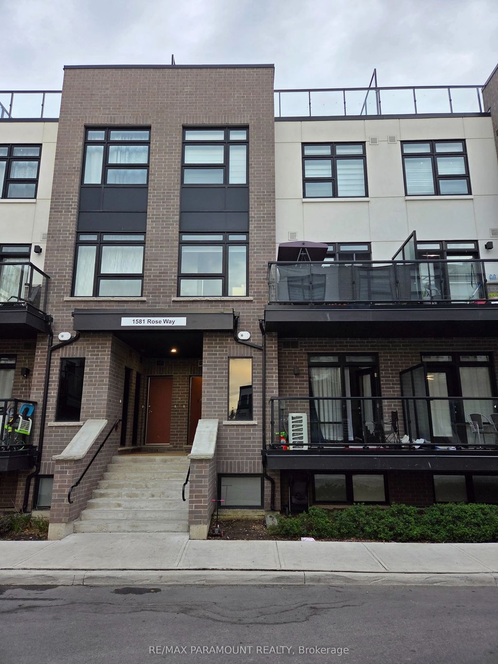 1581 Rose Way 117, Milton