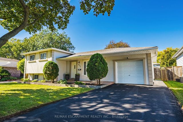 2231 Urwin Crescent, Oakville