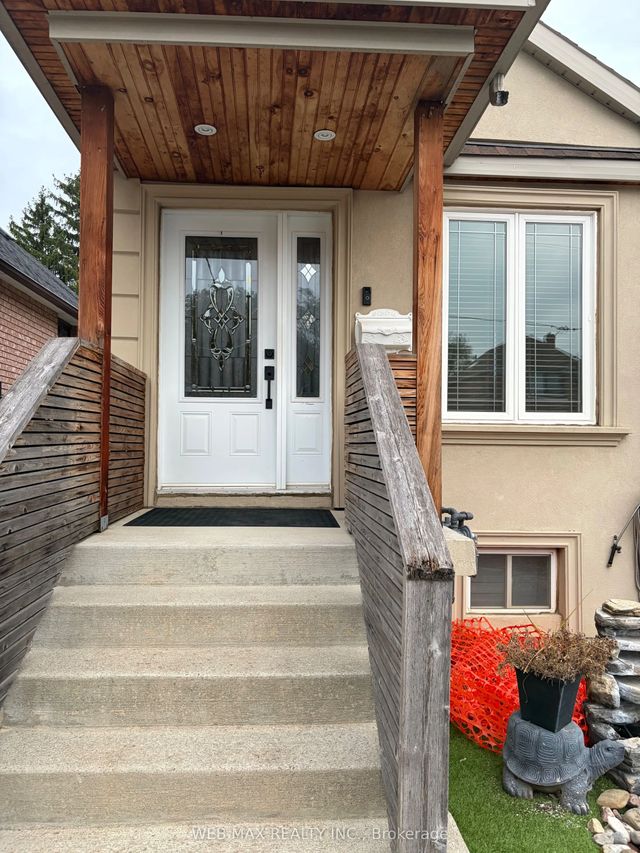 15 Branstone Road Main, Toronto W03