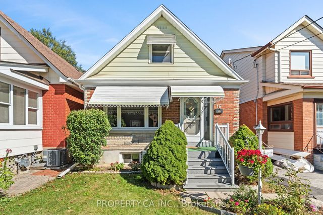 16 Warren Crescent, Toronto W02
