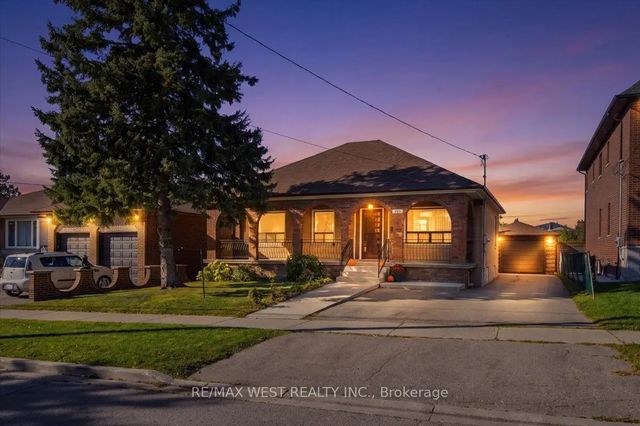 198 Rustic Road, Toronto W04