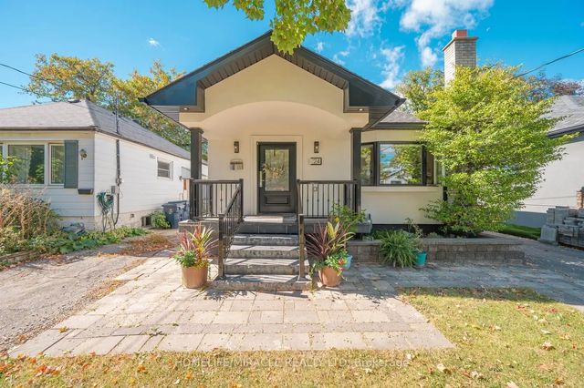 24 Acorn Avenue, Toronto W08