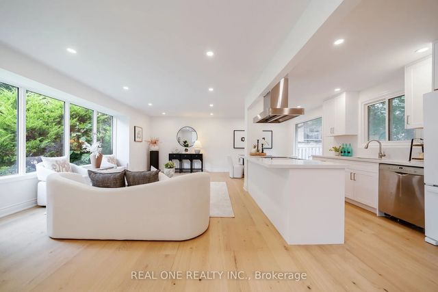 3148 Bentworth Drive, Burlington