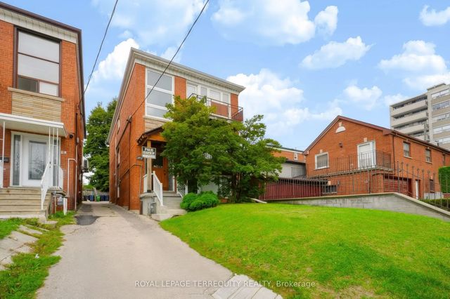 32 Dynevor Road Upper, Toronto W03
