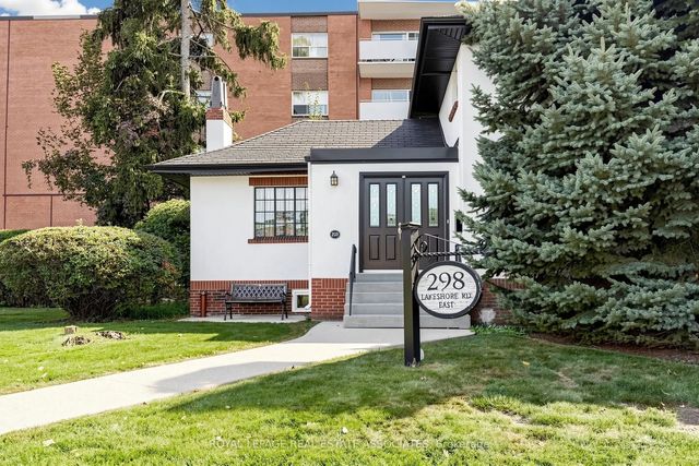 298 Lakeshore Road E, Mississauga