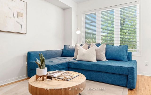 33 Sergio Marchi Street, Toronto W05
