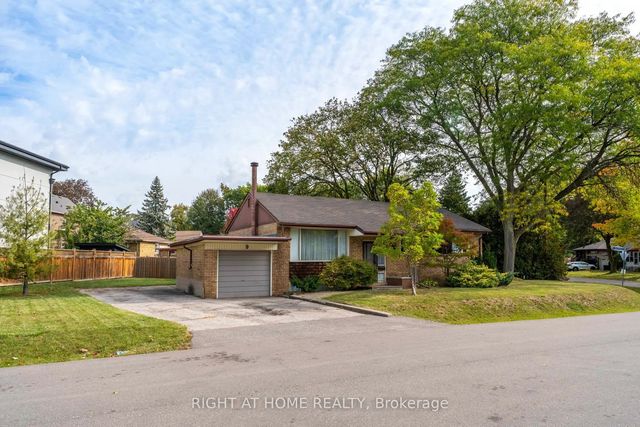 9 Appledale Road, Toronto W08