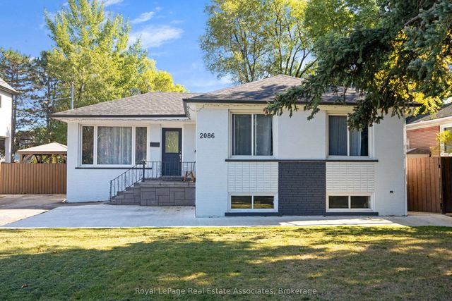 2086 Bridge Road, Oakville
