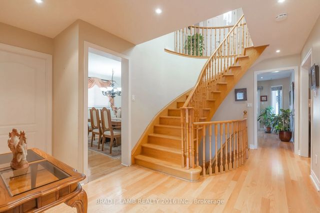 8 Burnley Place, Brampton