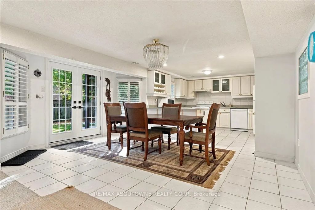 1374 Heritage Way Lower, Oakville