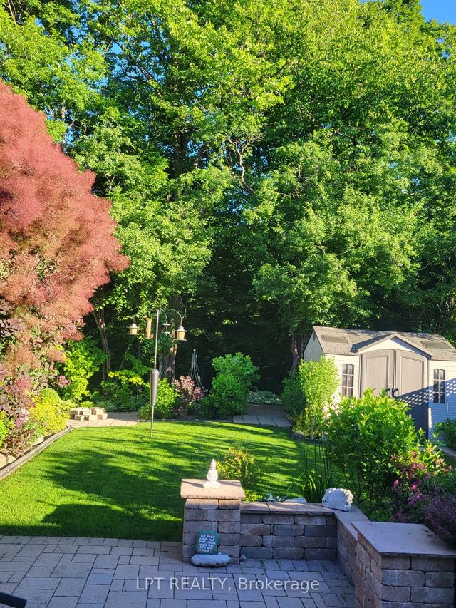 16 Oak Gardens Court, Brampton