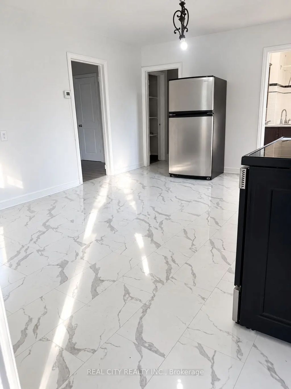 117 North Service Road E 117a, Oakville
