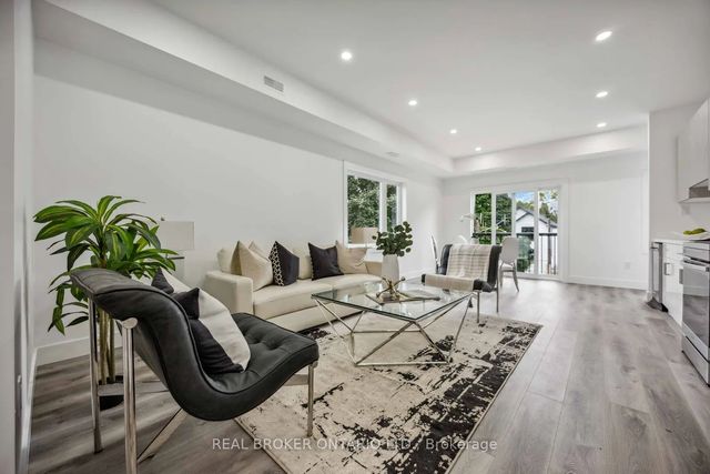 14 Hatfield Crescent 4, Toronto W10