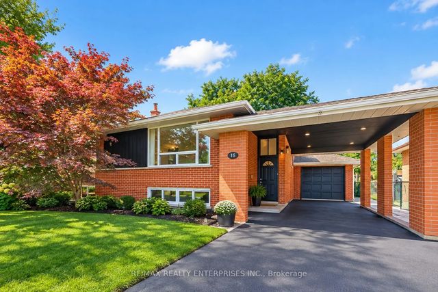 16 Warbeck Place, Toronto W09