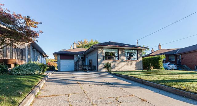 15 Valencia Crescent, Toronto W04