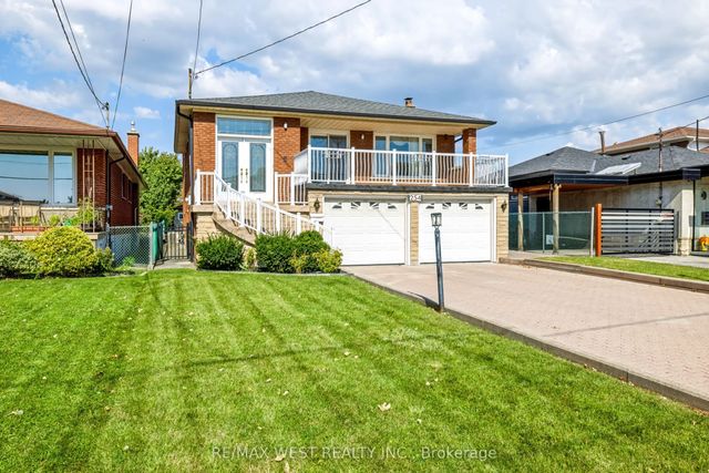 254 Maple Leaf Drive, Toronto W04