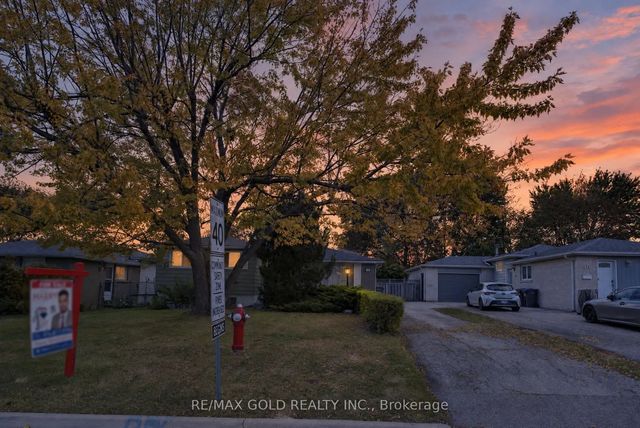 129 Folkstone Crescent, Brampton