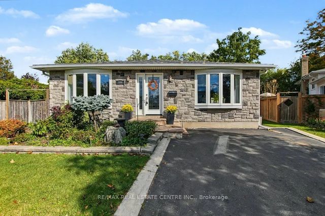 806 Hudson Court, Milton