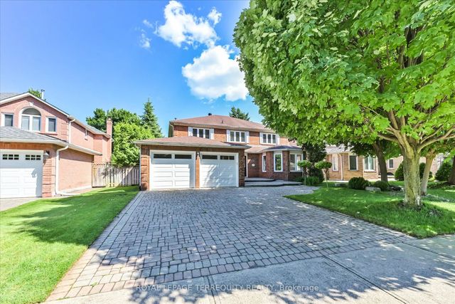2216 Dunvegan Avenue, Oakville