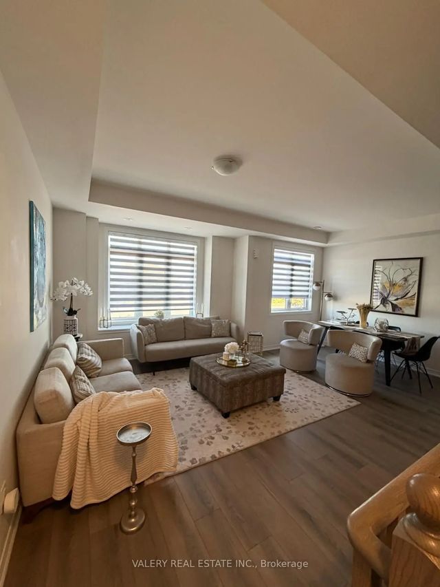 517 Dundas Street E, Oakville