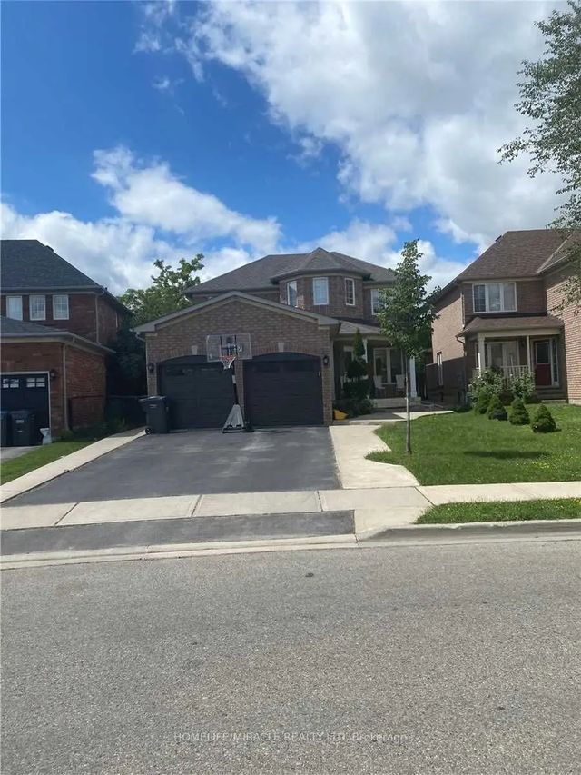 37 Snow Leopard Court Upper, Brampton