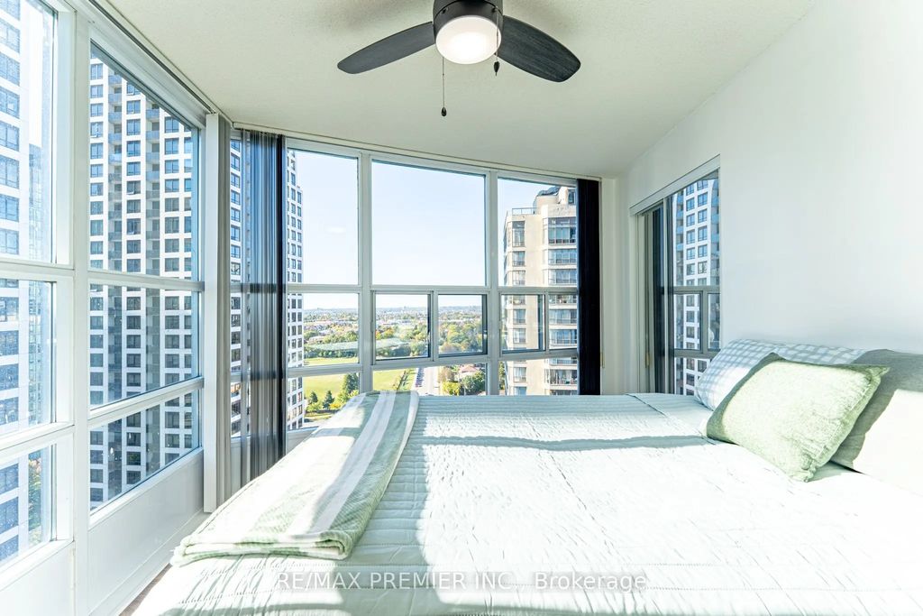 33 Elm Drive W 2002, Mississauga