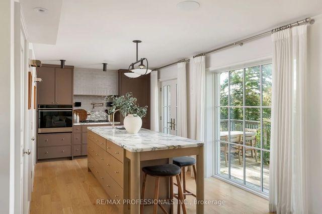8 Glenn Murray Drive, Toronto W07