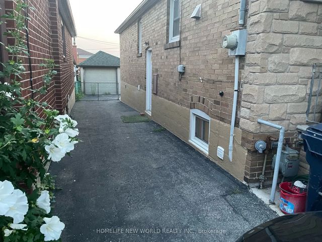 354 Kane Avenue Bsm, Toronto W03