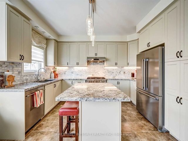 537 Stream Crescent, Oakville