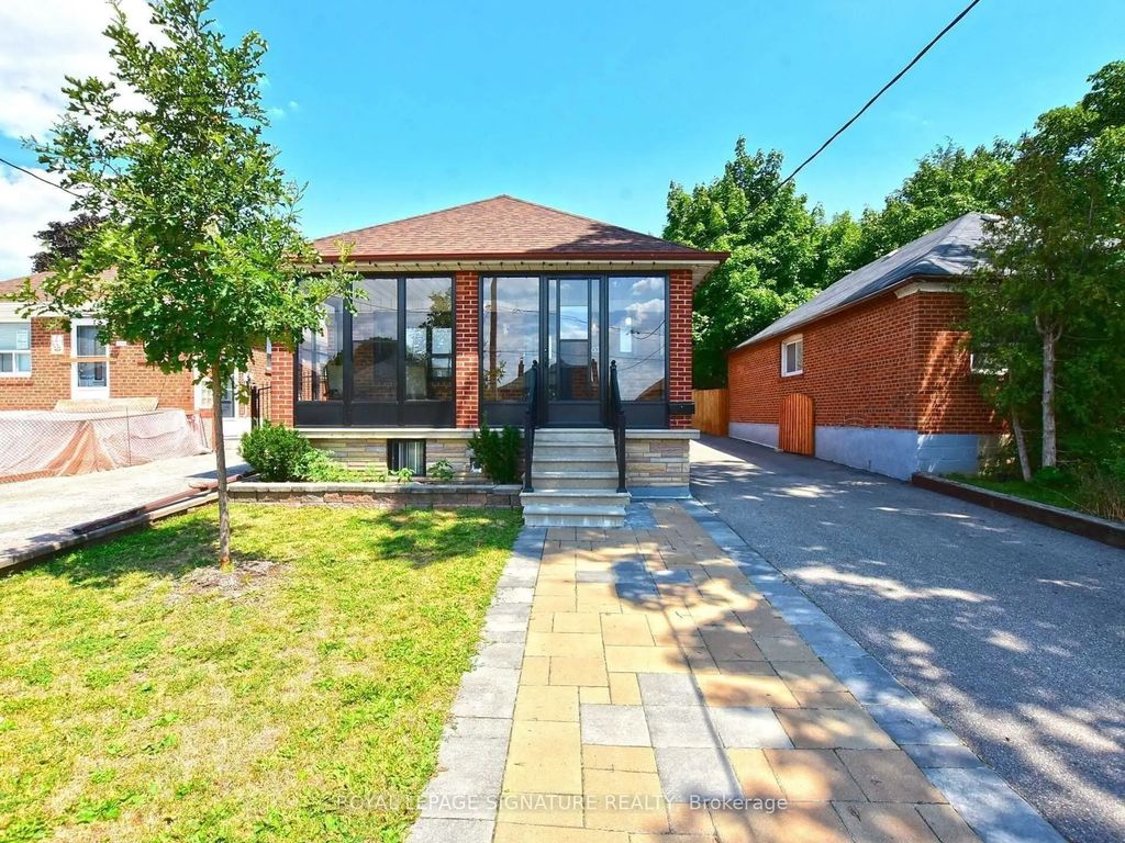 103 Richardson Avenue, Toronto W04