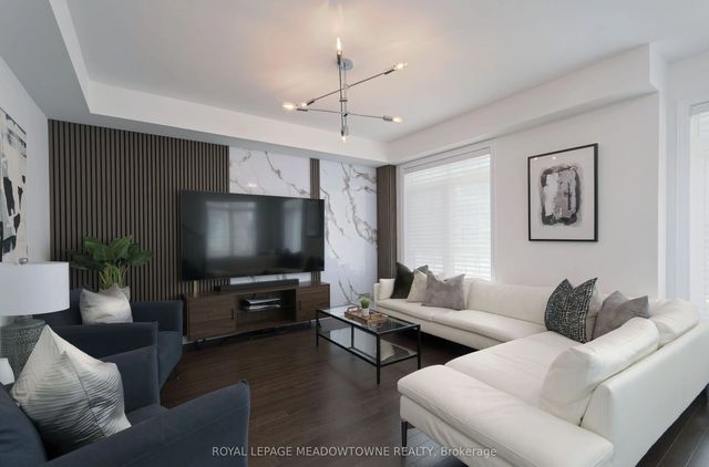 3215 William Coltson Avenue, Oakville