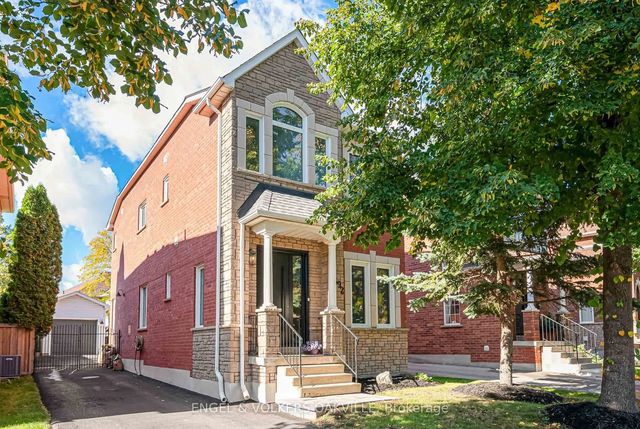 2592 Castle Hill Crescent, Oakville