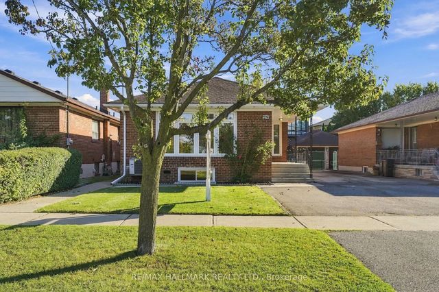 29 Willowbrook Road, Toronto W06